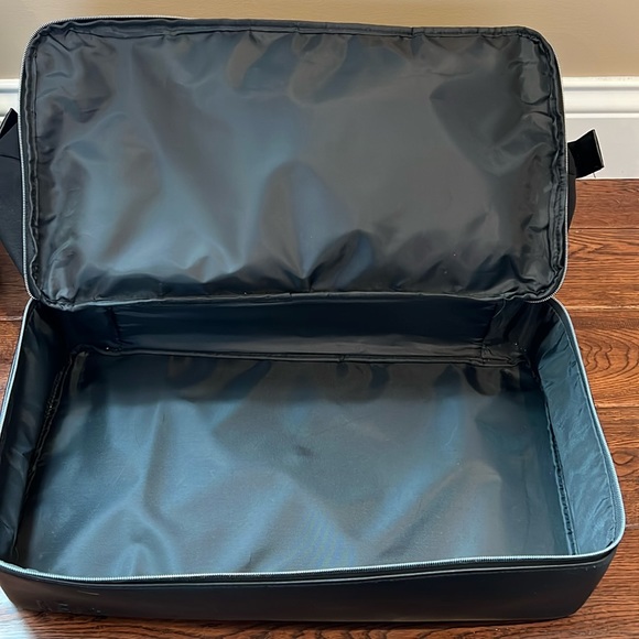 Black Beis Bundle, Convertible Weekender bag and Weekender Mini, &Cosmetic pouch - Picture 13 of 16